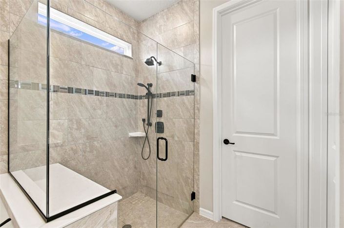 Image No.18-5 Bed House for sale