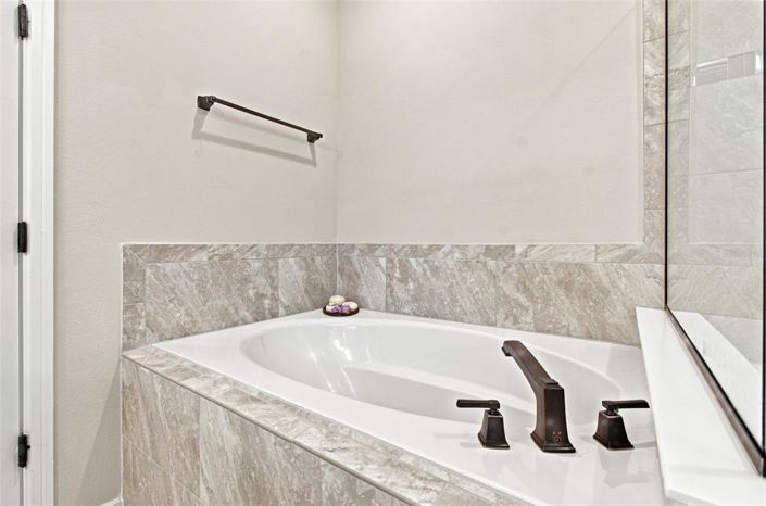 Image No.20-5 Bed House for sale