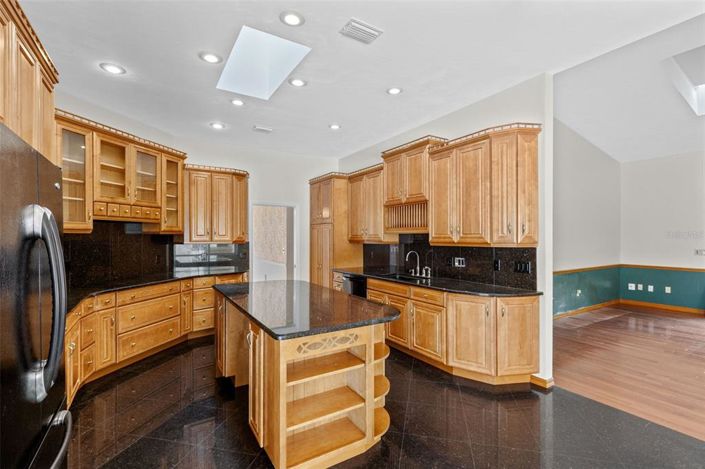 Image No.7-4 Bed House for sale
