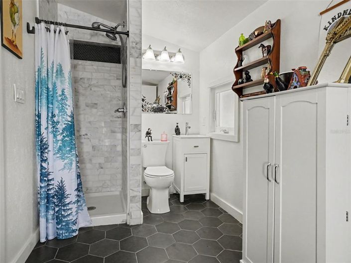 Image No.27-3 Bed House for sale