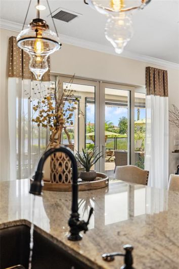 Image No.15-5 Bed House for sale