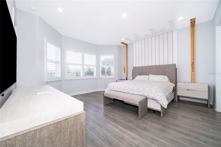 Image No.30-5 Bed House for sale