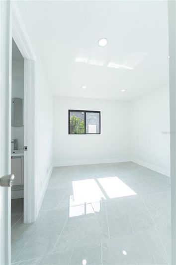 Image No.11-3 Bed House for sale