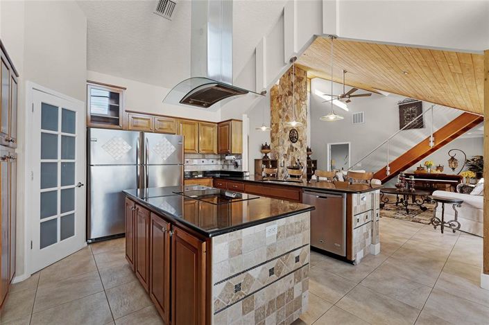 Image No.18-6 Bed House for sale