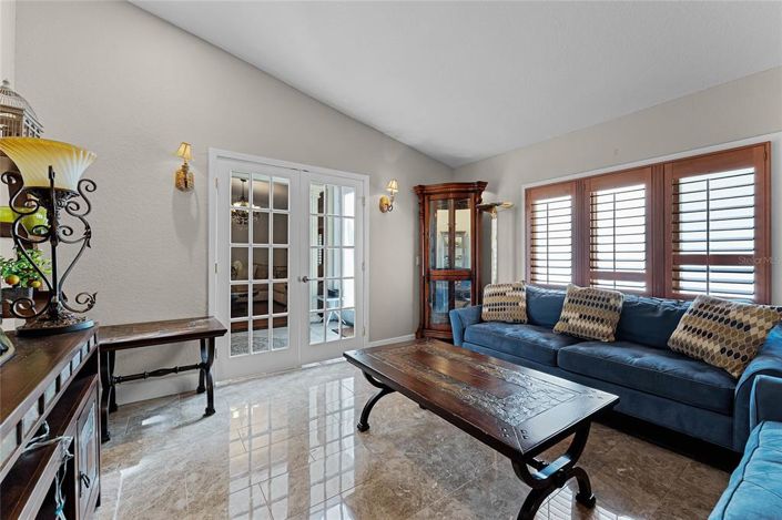 Image No.21-6 Bed House for sale