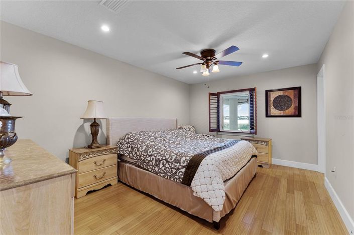 Image No.24-6 Bed House for sale