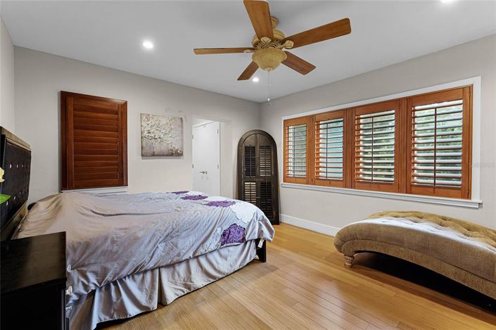 Image No.26-6 Bed House for sale