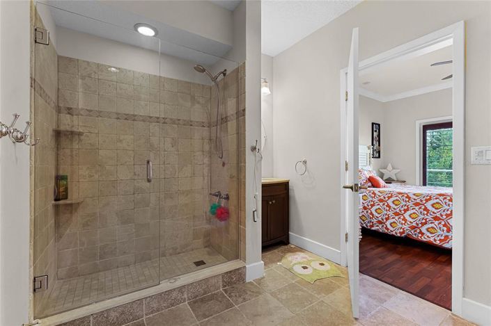 Image No.28-6 Bed House for sale