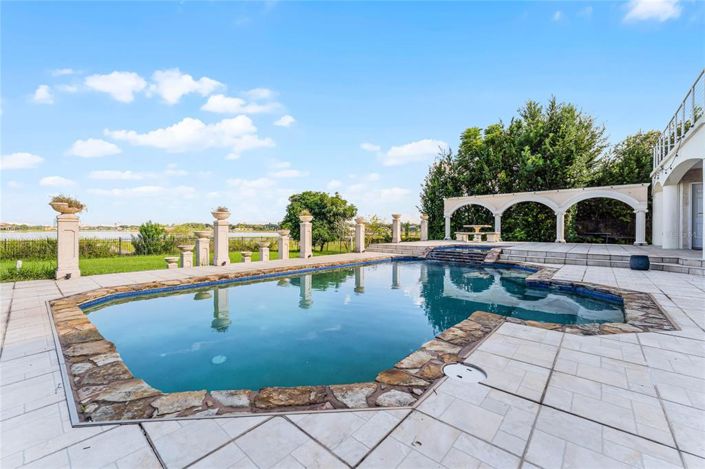 Image No.51-6 Bed House for sale