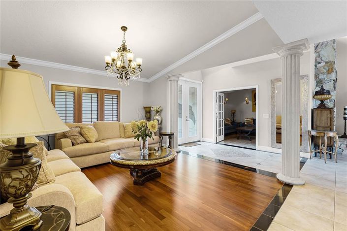 Image No.8-6 Bed House for sale