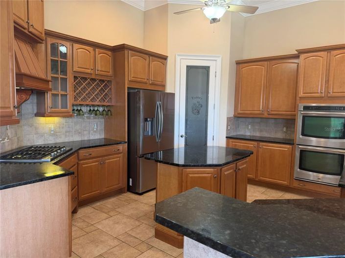 Image No.17-5 Bed House for sale