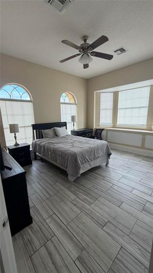Image No.40-5 Bed House for sale
