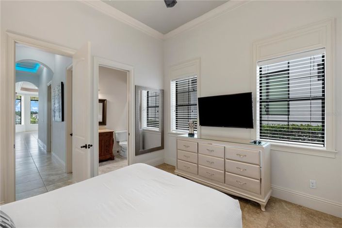 Image No.35-5 Bed House for sale
