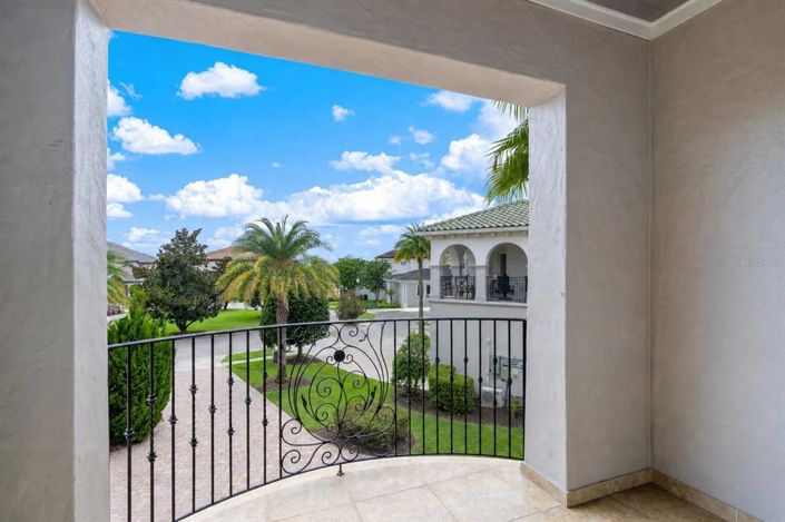 Image No.55-5 Bed House for sale