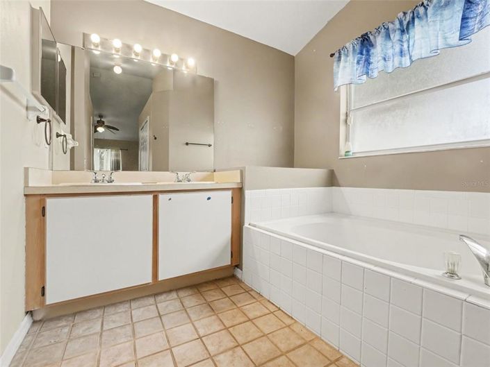 Image No.12-3 Bed House for sale