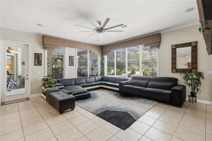 Image No.12-4 Bed House for sale