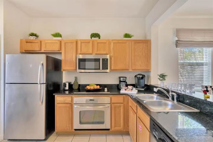 Image No.20-4 Bed Townhouse for sale