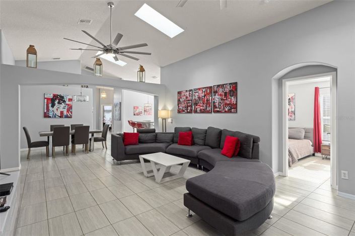 Image No.21-5 Bed House for sale
