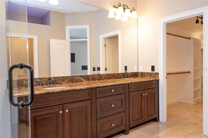 Image No.44-5 Bed House for sale