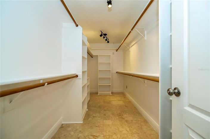 Image No.45-5 Bed House for sale