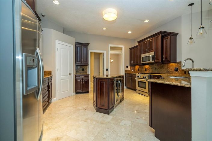 Image No.50-5 Bed House for sale