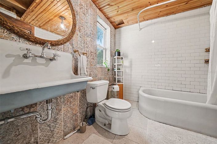 Image No.16-1 Bed House for sale
