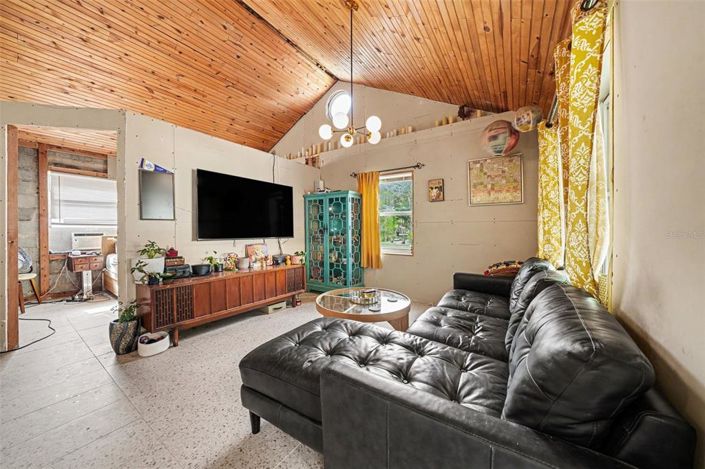 Image No.2-1 Bed House for sale