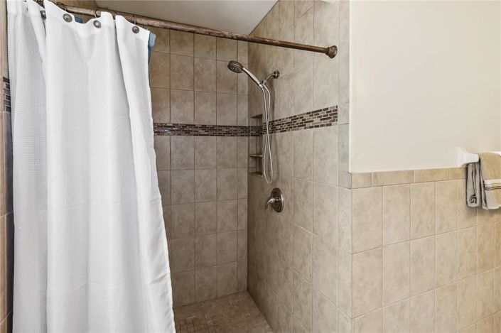 Image No.21-5 Bed House for sale
