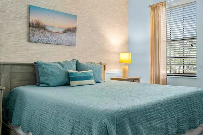 Image No.5-6 Bed House for sale