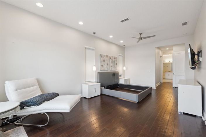 Image No.19-6 Bed House for sale