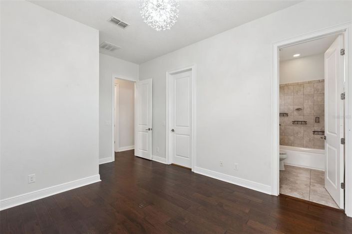 Image No.24-6 Bed House for sale