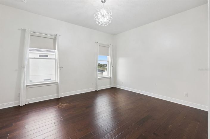 Image No.25-6 Bed House for sale