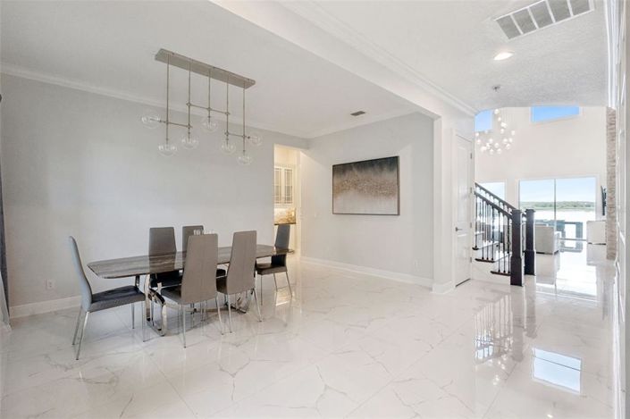 Image No.5-6 Bed House for sale