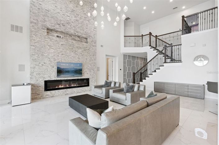 Image No.8-6 Bed House for sale
