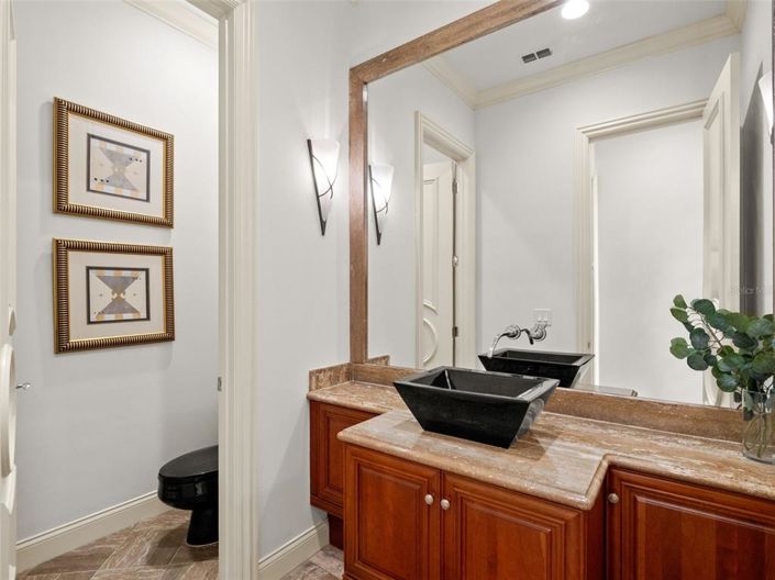 Image No.45-5 Bed House for sale