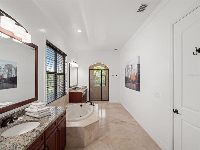 Image No.52-4 Bed House for sale