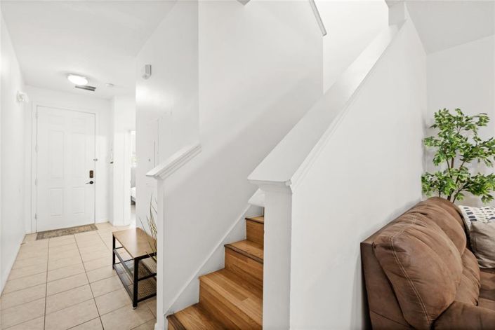 Image No.24-3 Bed Townhouse for sale