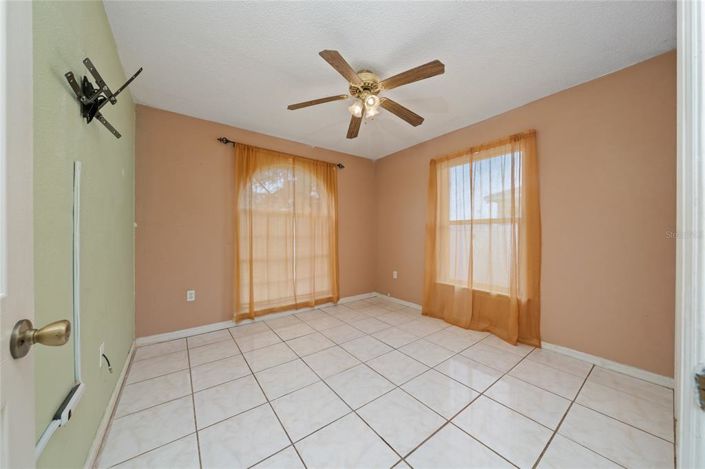 Image No.18-4 Bed House for sale