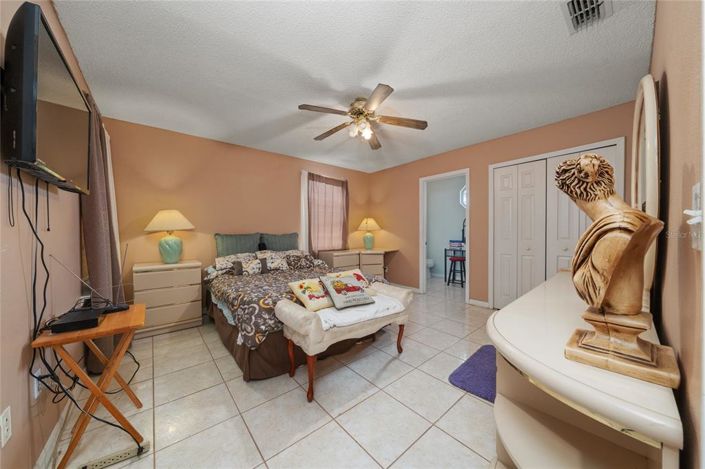 Image No.24-4 Bed House for sale
