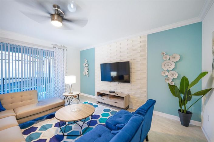 Image No.18-6 Bed House for sale
