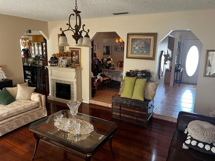 Image No.9-5 Bed House for sale