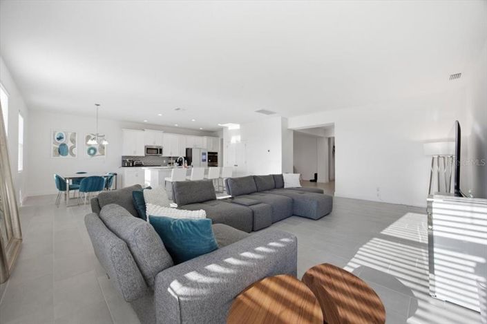 Image No.17-6 Bed House for sale