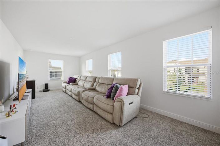 Image No.18-6 Bed House for sale
