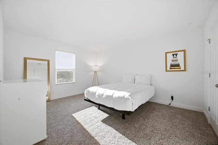 Image No.24-6 Bed House for sale