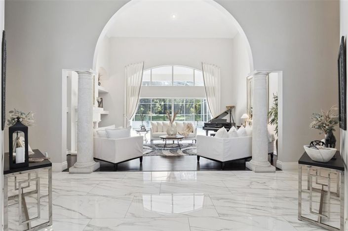 Image No.9-5 Bed House for sale