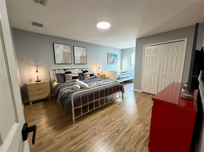 Image No.16-6 Bed House for sale