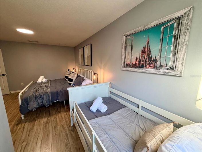Image No.17-6 Bed House for sale