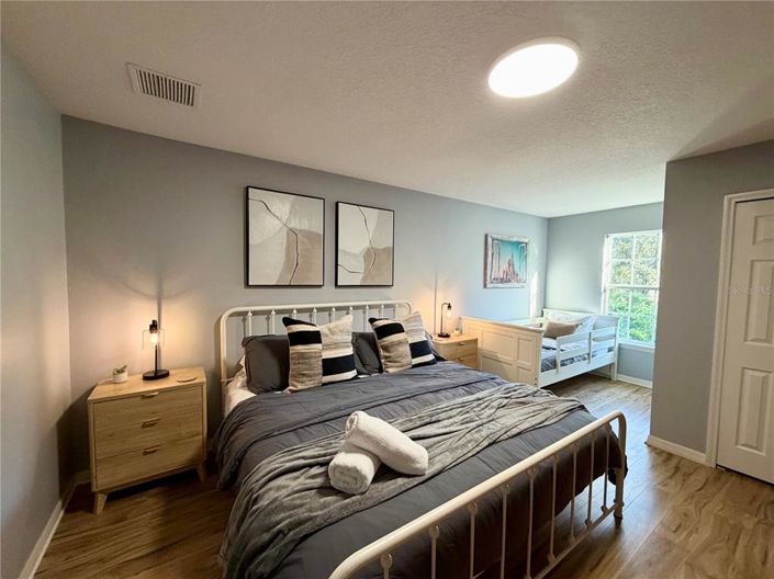 Image No.18-6 Bed House for sale
