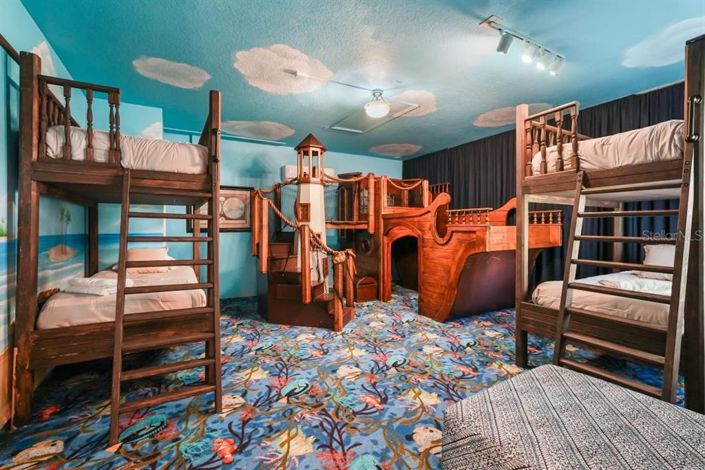 Image No.35-6 Bed House for sale