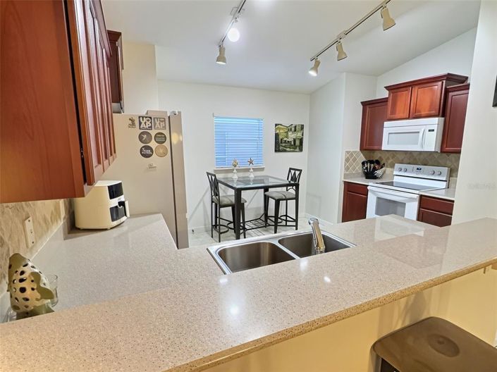 Image No.4-5 Bed House for sale
